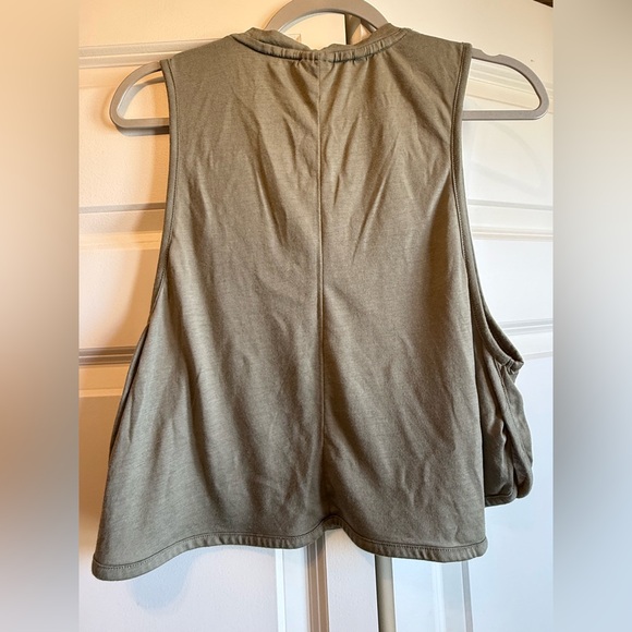 Gymshark Green Floral Embroidered Crop Muscle Tee Size M - Picture 6 of 7